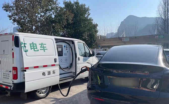 新密汽车搭电